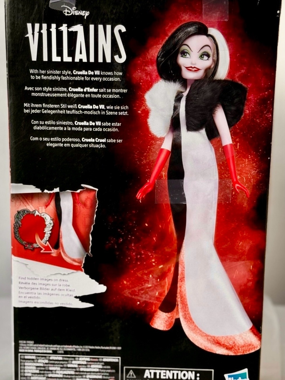 DISNEY - VILLAINS COLLECTION - CRUELLA DE VIL DOLL - NIB - Picture 4 of 8